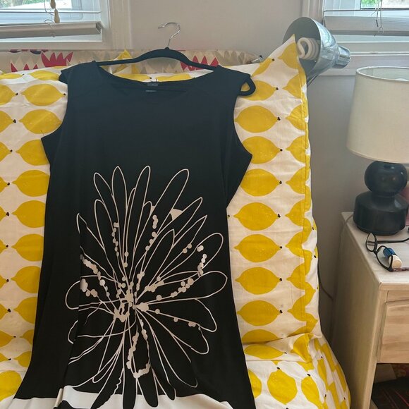 A black shift. - Picture 6 of 8